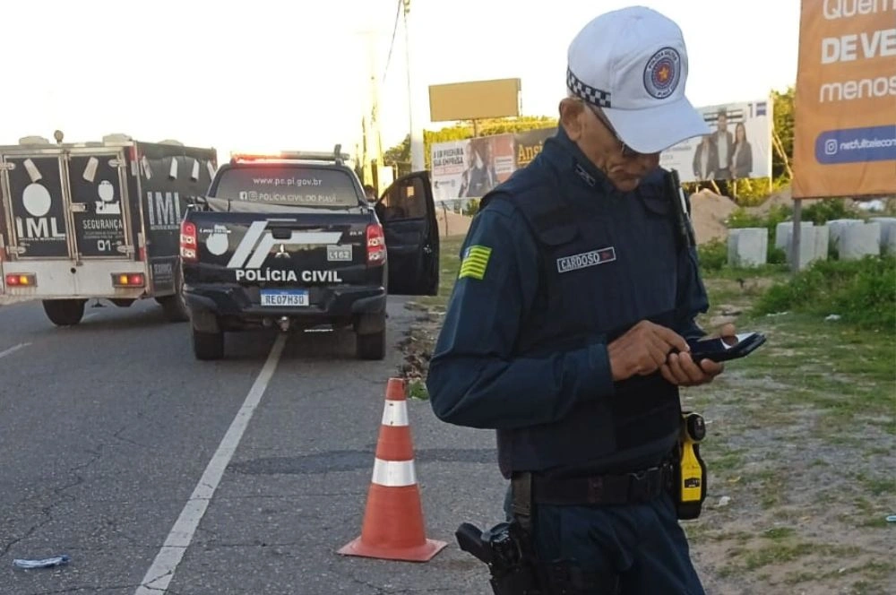 Motociclista morre após colidir contra poste em avenida de Parnaíba