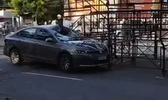 Motorista bate em arquibancada na avenida Marechal Castelo Branco, em Teresina