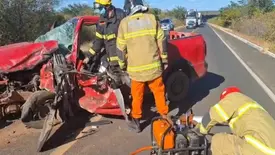 Motorista fica preso às ferragens após grave acidente na BR-230, no Sul do Piauí (Foto: Reprodução)