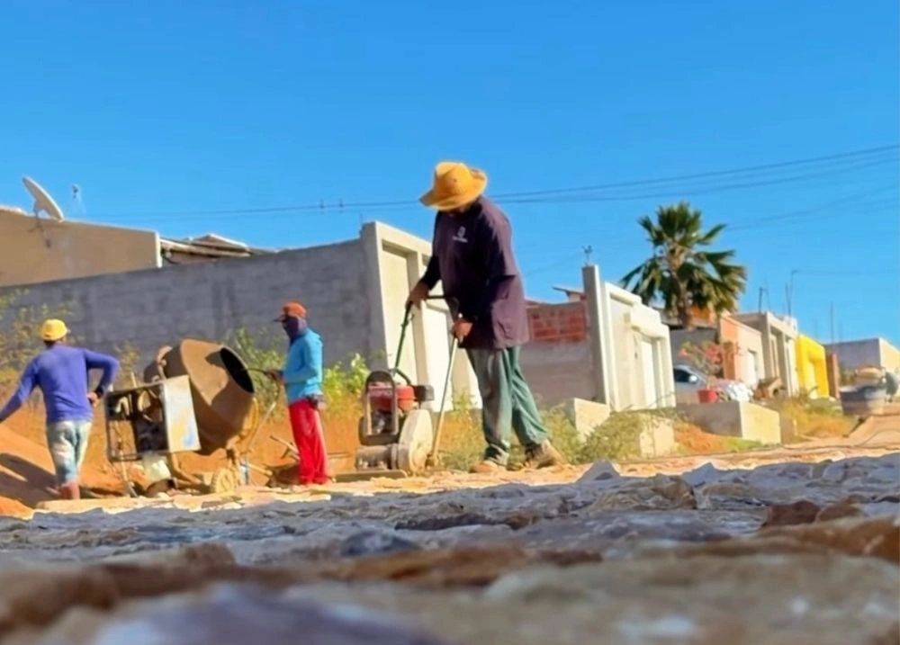 Obras de pavimentação avançam e melhoram mobilidade em bairros de Paulistana