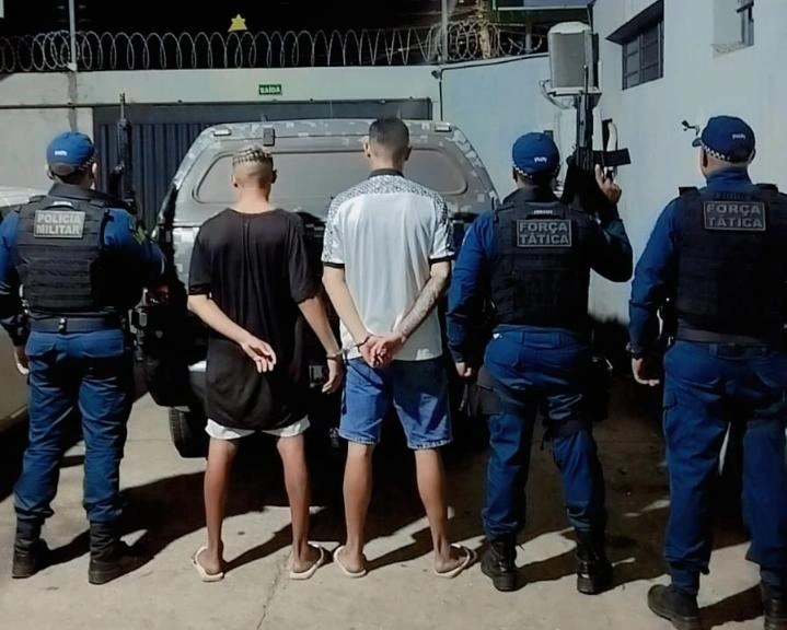 PM apreende arma de fogo, drogas e prende dois suspeitos na zona Leste de Teresina