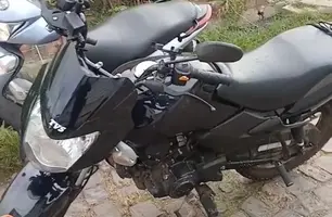 PM recupera duas motos roubadas após perseguição a criminosos em Teresina (Foto: Conecta Piauí)