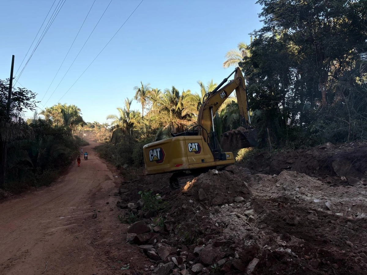 Prefeitura de Esperantina inicia asfaltamento do acesso ao Cemitério Ciganinho