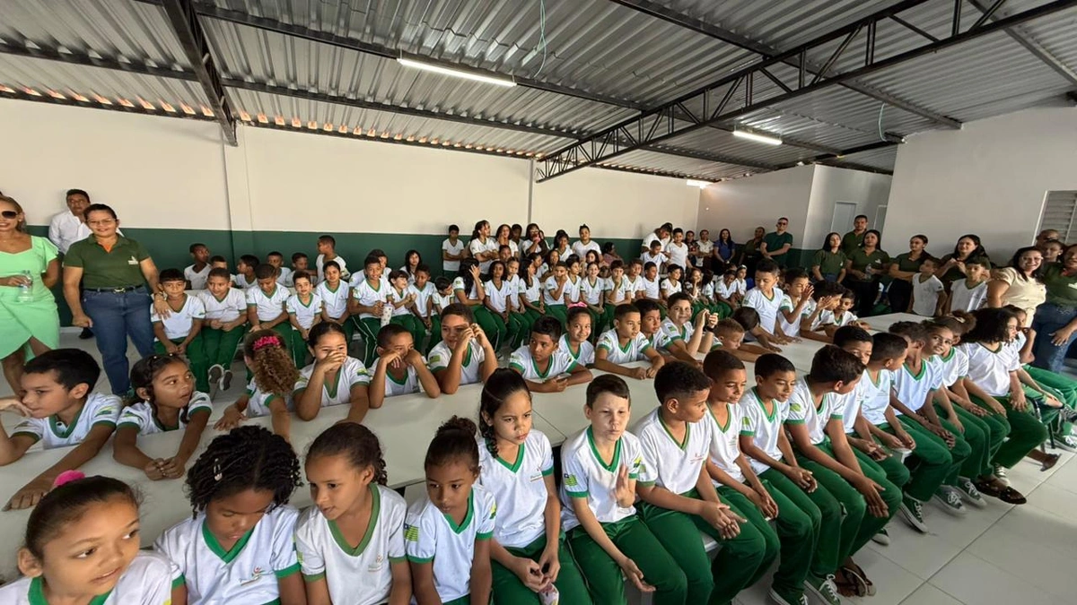 Prefeitura Municipal entrega ampliação e modernização da Escola Átila Lira