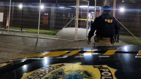 PRF encaminha motorista à PF após suspeita de fraude em documento (Foto: Reprodução)