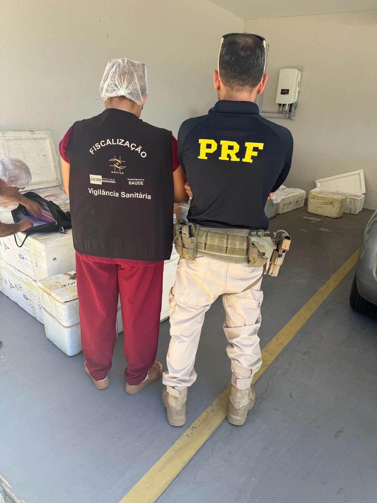 PRF intercepta 650 kg de alimentos sem procedência na BR-343, em Parnaíba