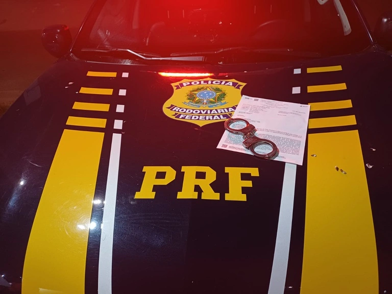 PRF prende homem com mandado por homicídio na BR-343, em Campo Maior