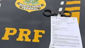 PRF prende homem com mandado por tráfico durante fiscalização na BR-316 em Picos (Foto: Divulgação/PRF-PI)