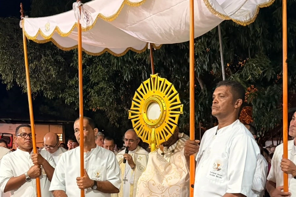 Procissão de Corpus Christi emociona fiéis com oração pelos enfermos no Hospital Regional de São Raimundo Nonato