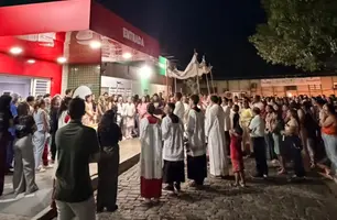Procissão de Corpus Christi emociona fiéis com oração pelos enfermos no Hospital Regional de São Raimundo Nonato (Foto: Portalsertaovale)