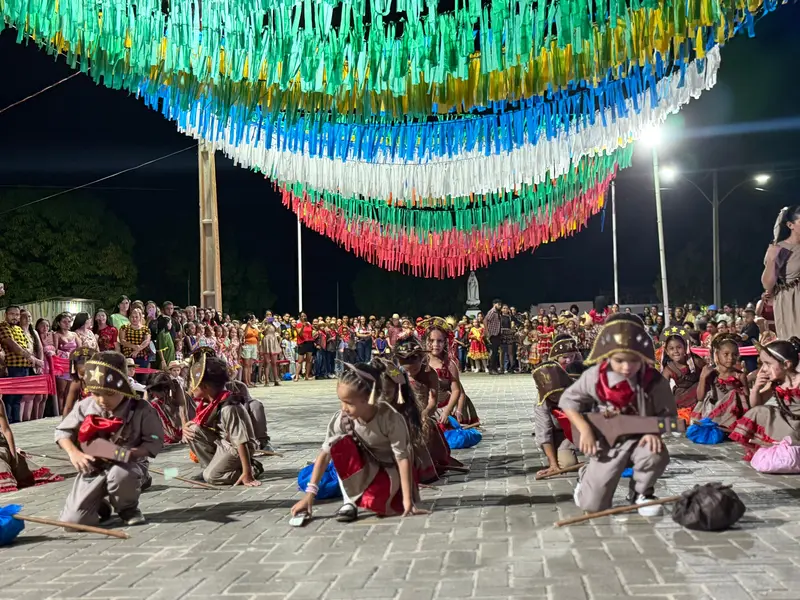 Quadrilha "Nossas Raízes" emociona público e celebra a cultura em Pau D'Arco