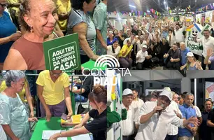 Rafael Fonteles entrega quase mil registros de imóveis na zona Sudeste (Foto: Conecta Piauí)