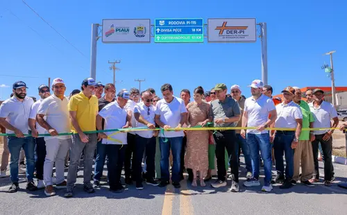 Rafael Fonteles inaugura rodovia entre Assunção do Piauí e divisa com o Ceará