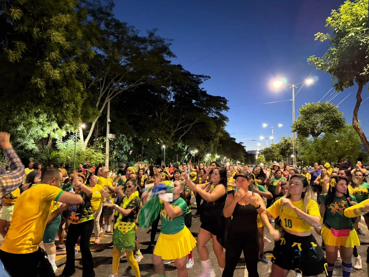 São João e Copa do Mundo embalam aulão de dança na Ponte Estaiada