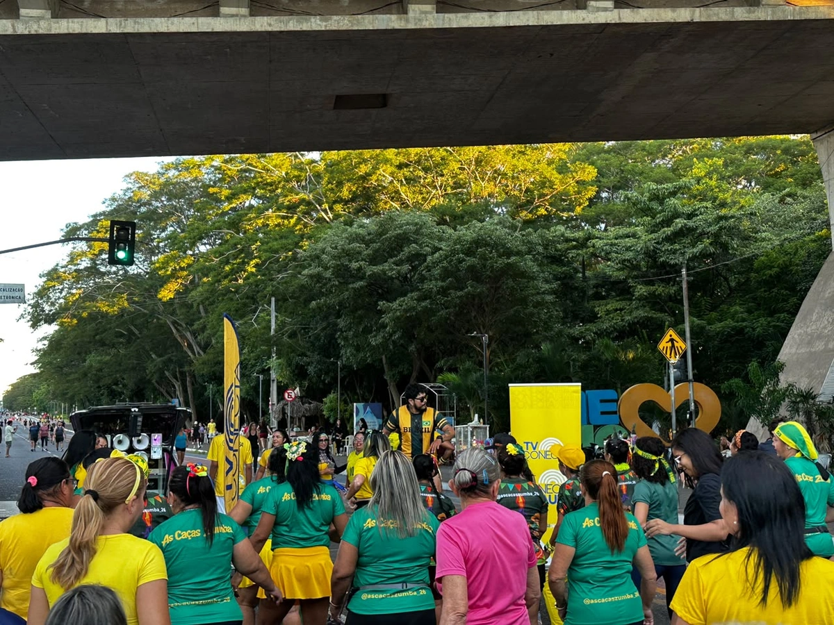 São João e Copa do Mundo embalam aulão de dança na Ponte Estaiada