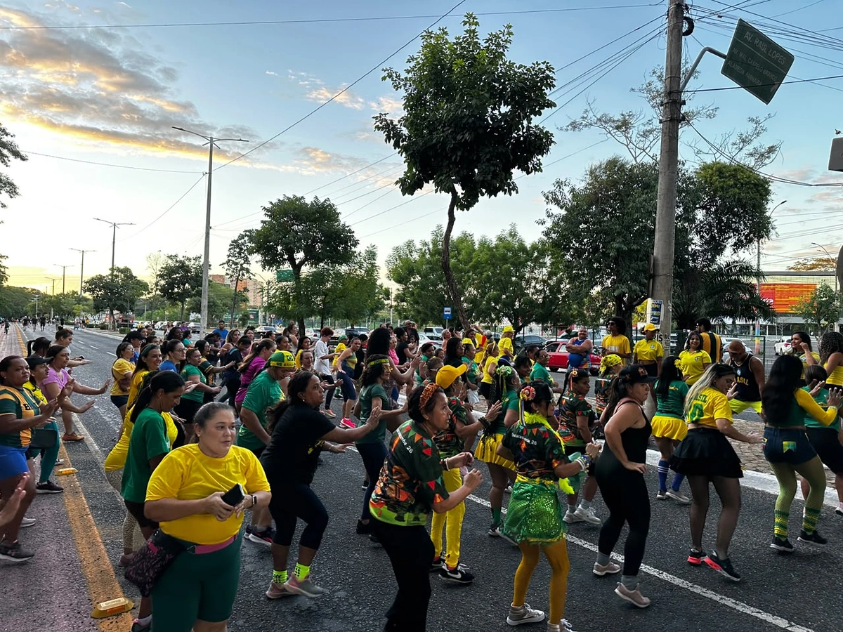 São João e Copa do Mundo embalam aulão de dança na Ponte Estaiada