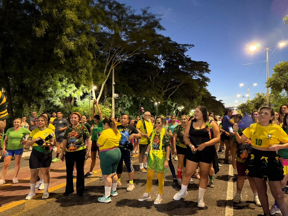 São João e Copa do Mundo embalam aulão de dança na Ponte Estaiada