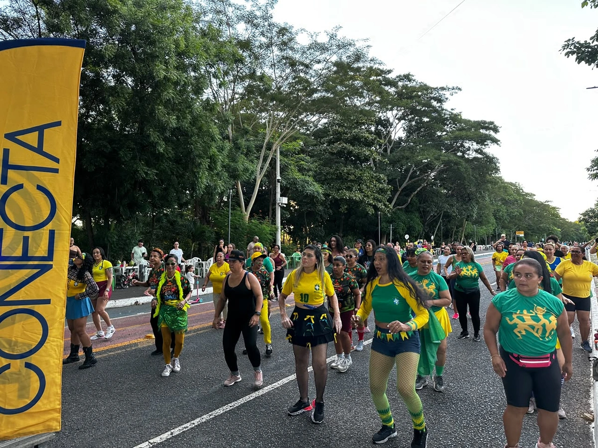 São João e Copa do Mundo embalam aulão de dança na Ponte Estaiada