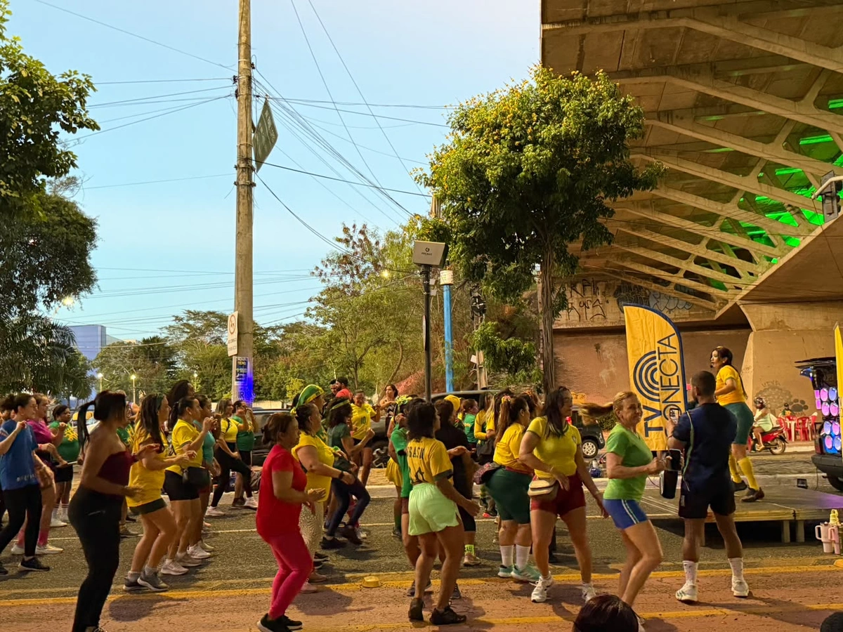 São João e Copa do Mundo embalam aulão de dança na Ponte Estaiada
