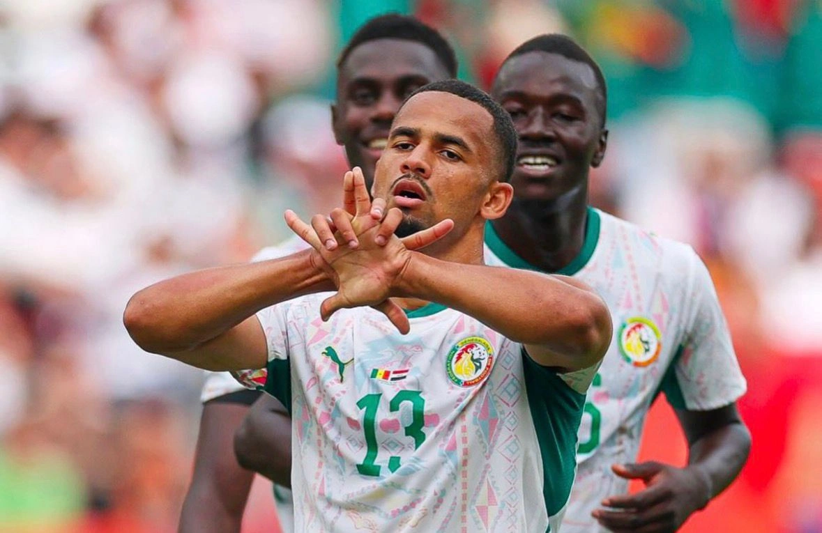 Senegal goleia o Iraque, elimina rival e mantém vivo sonho de classificação