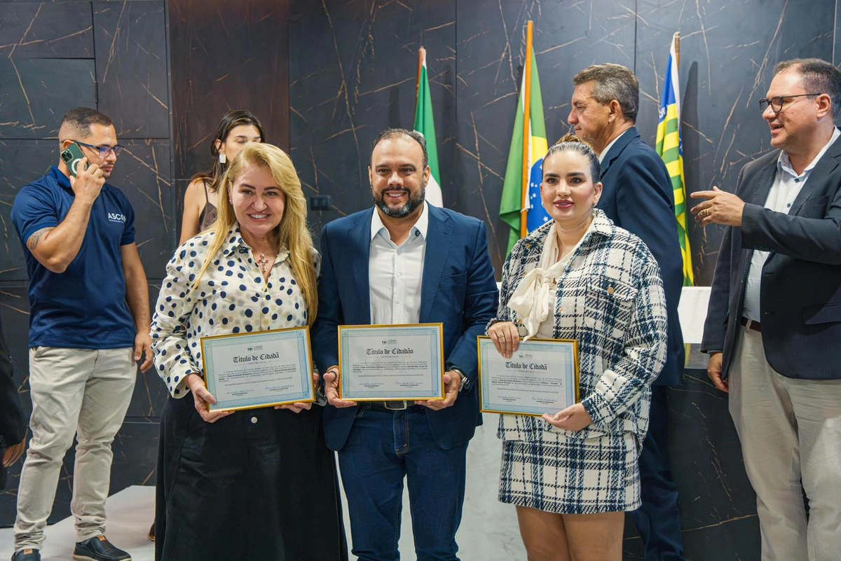 Simone Pereira recebe Título de Cidadã Inhumense em reconhecimento aos serviços prestados ao município