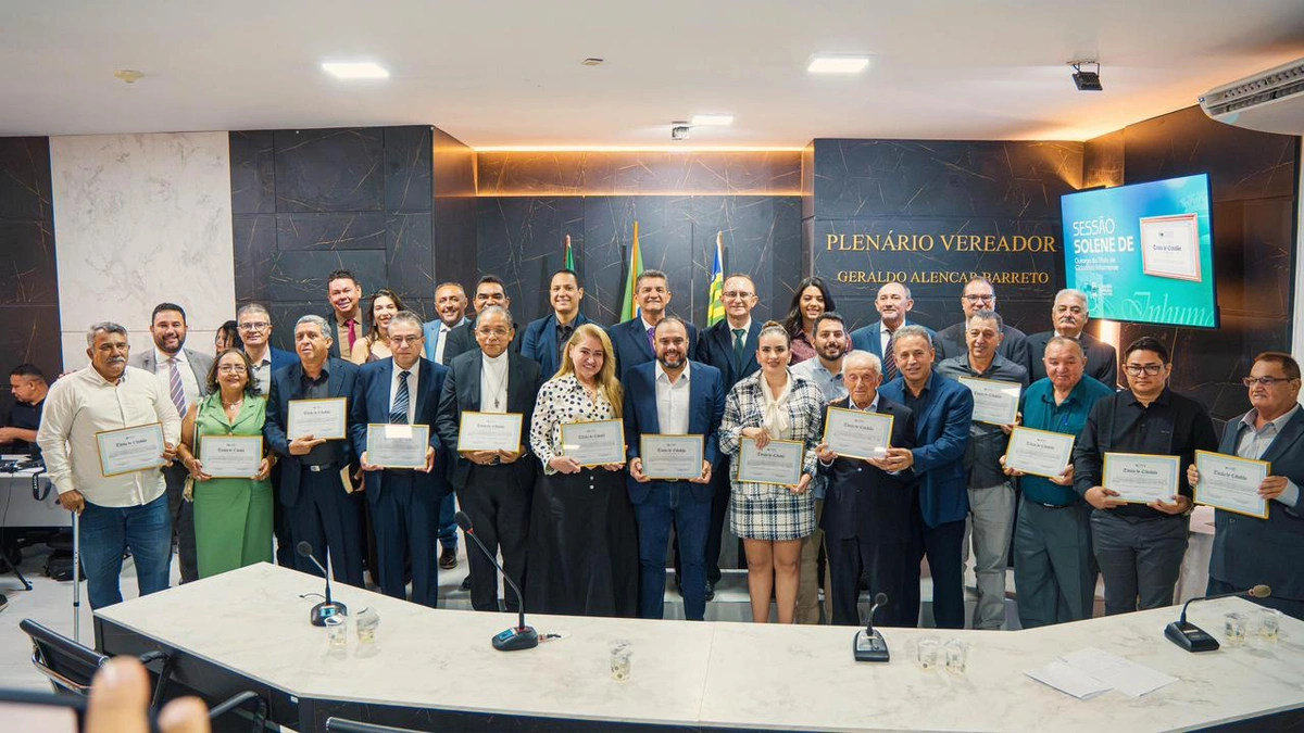 Simone Pereira recebe Título de Cidadã Inhumense em reconhecimento aos serviços prestados ao município