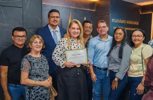 Simone Pereira recebe Título de Cidadã Inhumense em reconhecimento aos serviços prestados ao município (Foto: Reprodução)