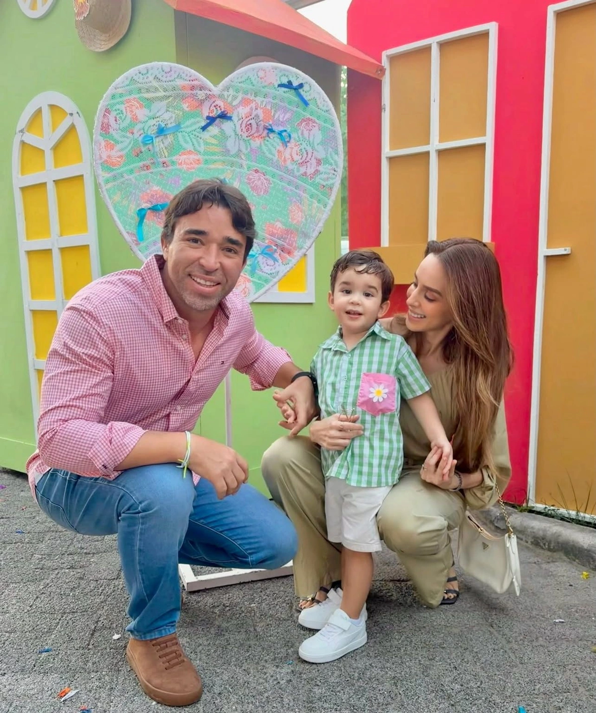 Tomaz, filho do Marden Menezes e da Mariel Oliveira em noite de festa junina