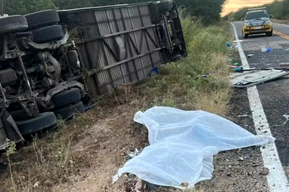 Tragédia no Ceará: sete atletas morrem após ônibus capotar em rodovia