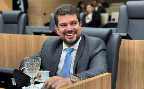 TRE-PI reforma sentença e mantém deputado Dogim Félix elegível