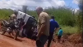 Van tomba na PI-113 e deixa passageiros feridos em José de Freitas (Foto: Reprodução)
