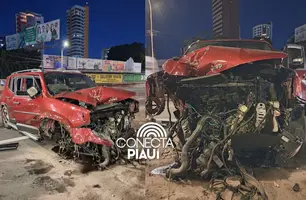 Veículo bateu no canteiro central e outro carro atingiu lateralmente o automóvel (Foto: Conecta Piauí)