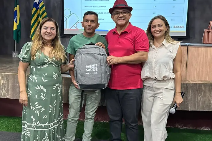 Abdoral Melo entrega kits a agentes de saúde em São João do Arraial