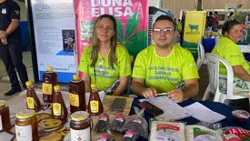 Agricultores celebram sucesso de vendas na Feira da Agricultura Familiar (Foto: Reprodução)
