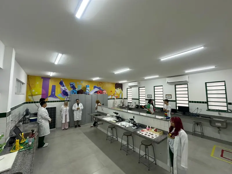 Alunos de escola em Teresina criam projeto tecnológico e vão para Portugal