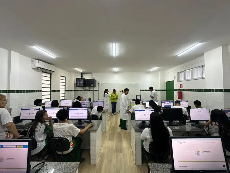 Alunos de escola em Teresina criam projeto tecnológico e vão para Portugal