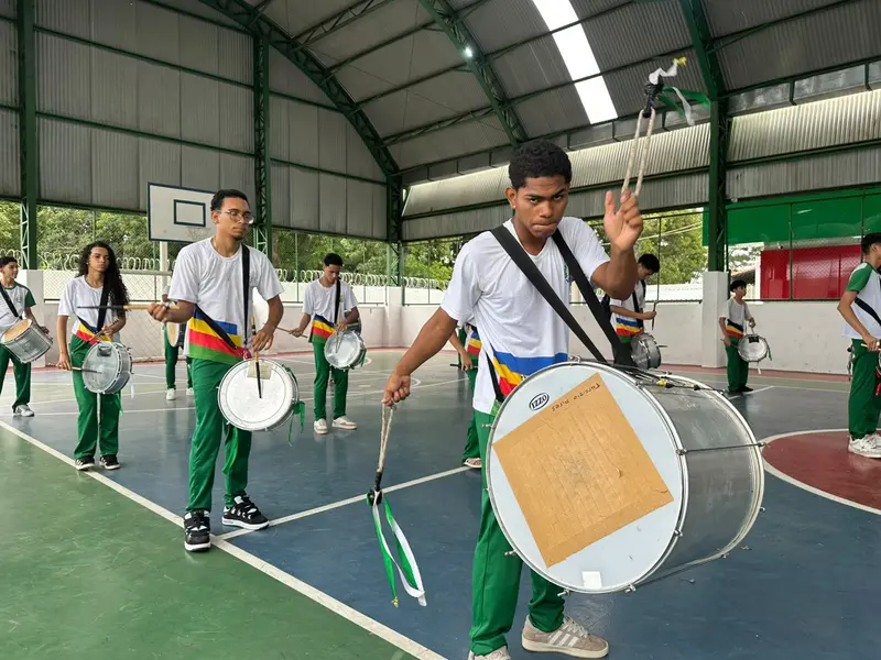 Alunos de escola em Teresina criam projeto tecnológico e vão para Portugal