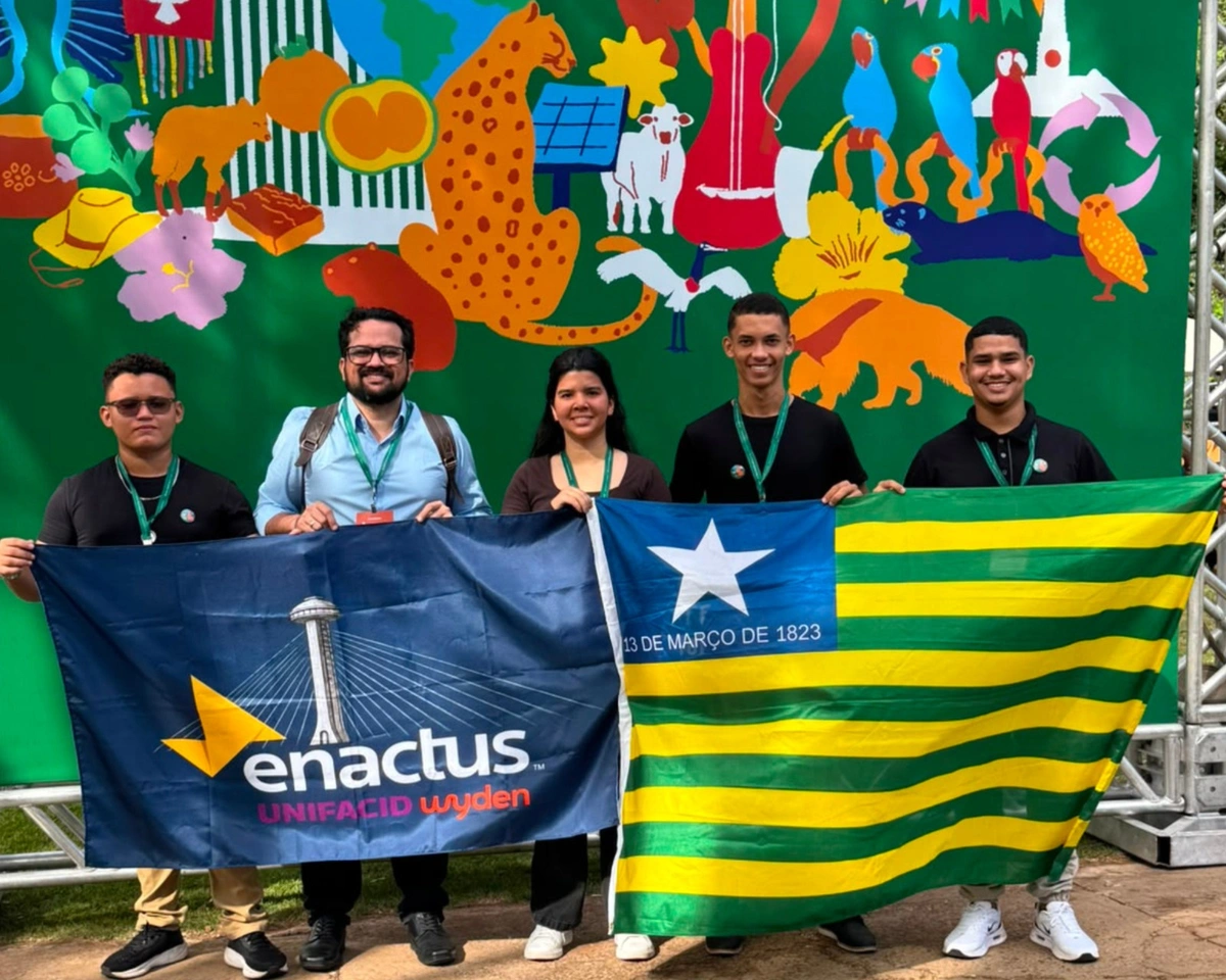 Alunos e docente apresentam projeto 'Guiar' no ENEB Brasil 2026