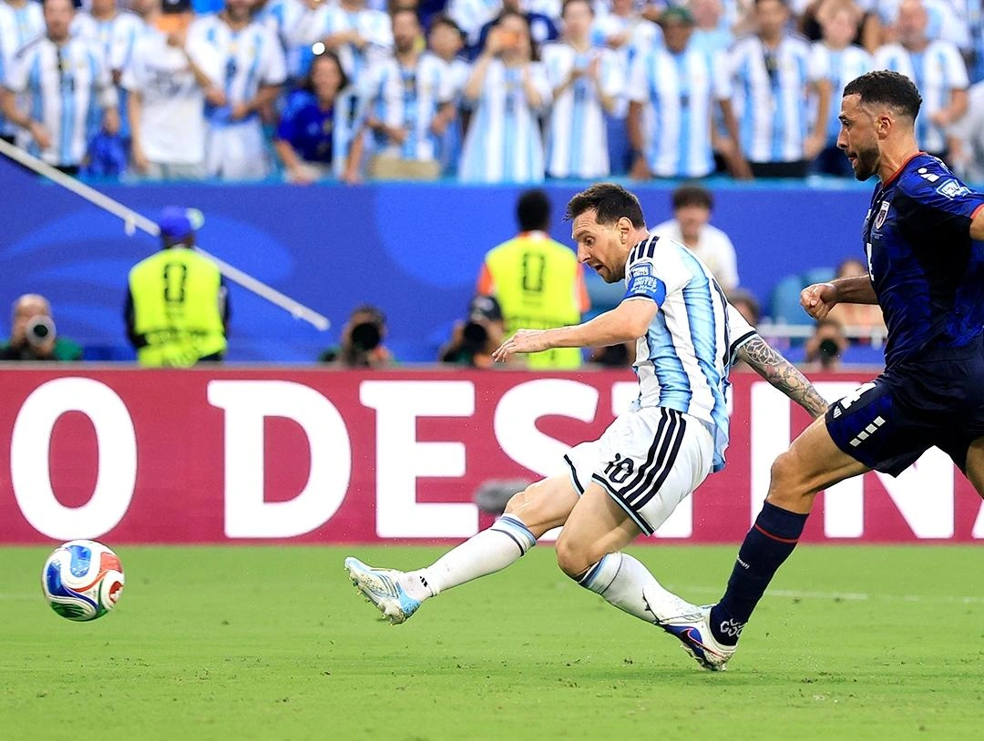 Argentina sofre, mas vence Cabo Verde e avança para as oitavas da Copa