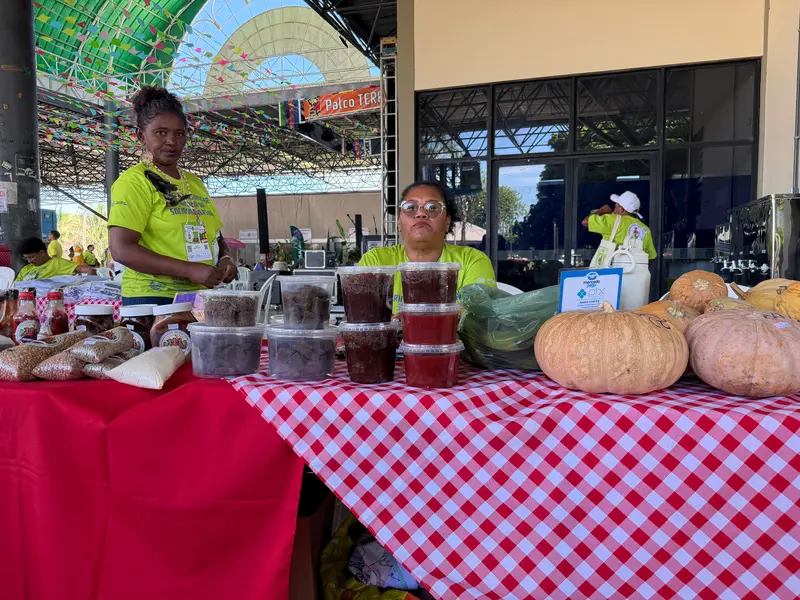 Artesanato, biojoias e doces atraem público na Feira da Agricultura Familiar