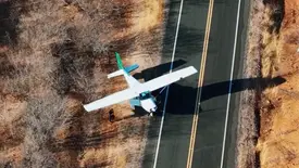 Avião de pequeno porte faz pouso forçado na PI-229 em Jaicós (Foto: Cidades na Net)