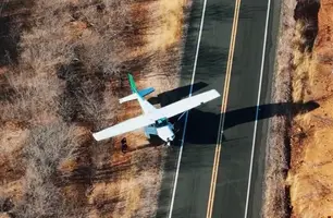 Avião de pequeno porte faz pouso forçado na PI-229 em Jaicós (Foto: Cidades na Net)