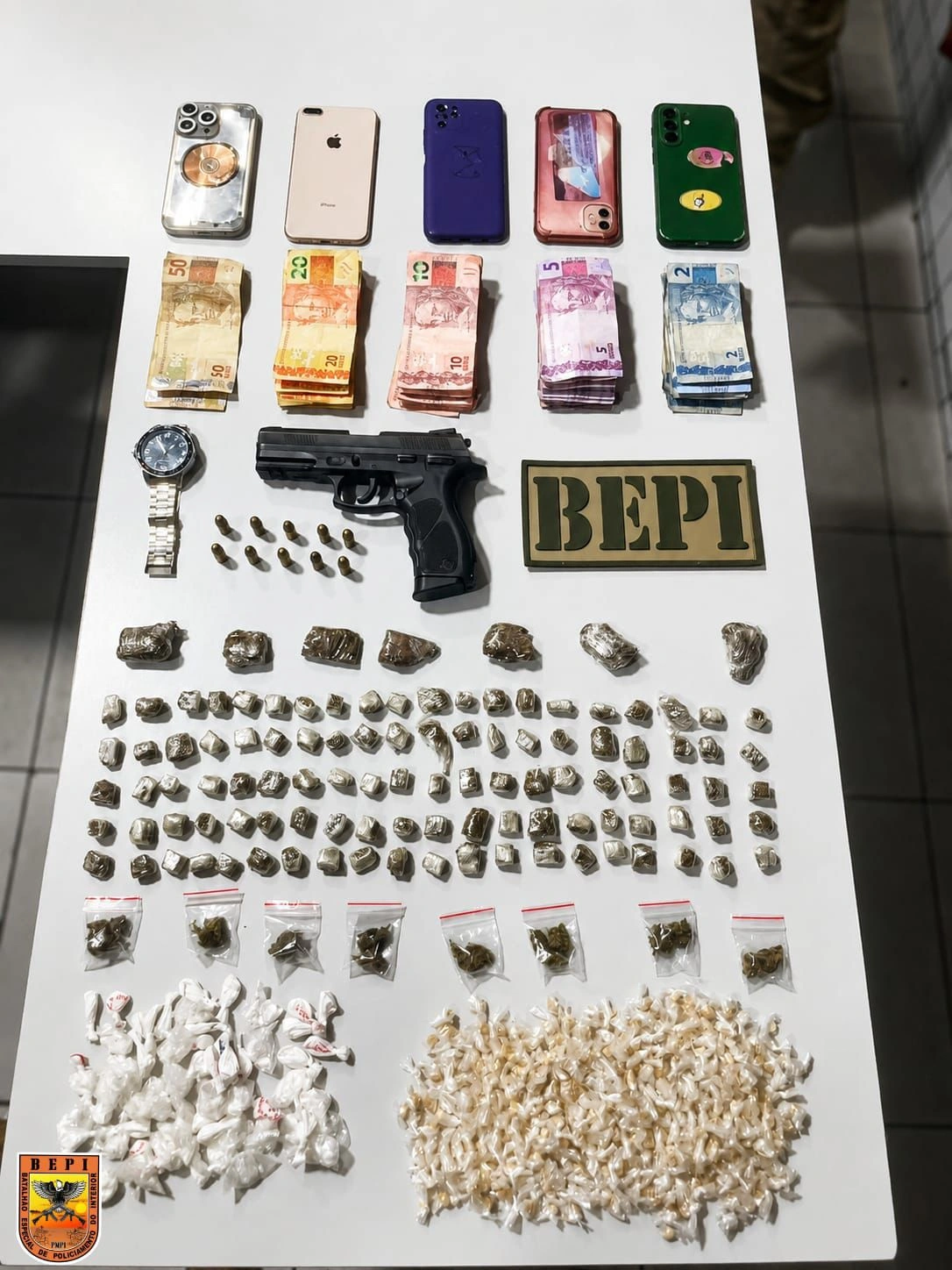 BEPI apreende arma, drogas e dinheiro com dois adolescentes durante ação em Altos
