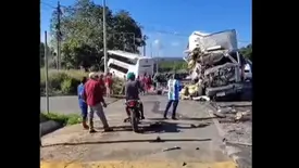 Caminhão e ônibus de Timon se envolvem em acidente no Piauí (Foto: Reprodução)