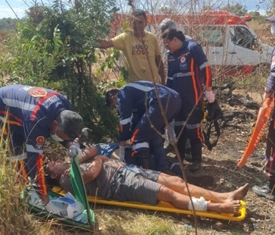 Carro saca roda e causa grave acidente em Timon