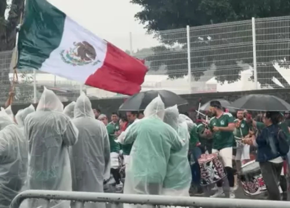 Com muita chuva, Inglaterra x México é adiado em uma hora na Copa do Mundo