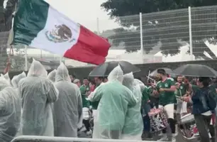 Com muita chuva, Inglaterra x México é adiado em uma hora na Copa do Mundo (Foto: Reprodução/CazéTV)