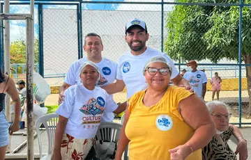 Draga Alana reúne moradores no Portal da Alegria e recebe homenagem de famílias