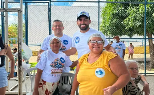 Draga Alana reúne moradores no Portal da Alegria e recebe homenagem de famílias