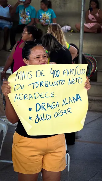 Draga Alana reúne moradores no Portal da Alegria e recebe homenagem de famílias
